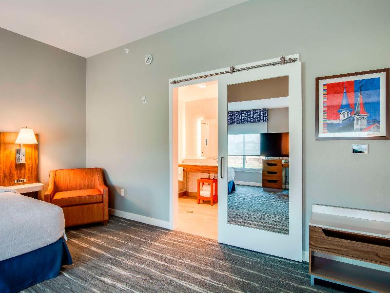 Hampton Inn & Suites Louisville East Oxmoor image