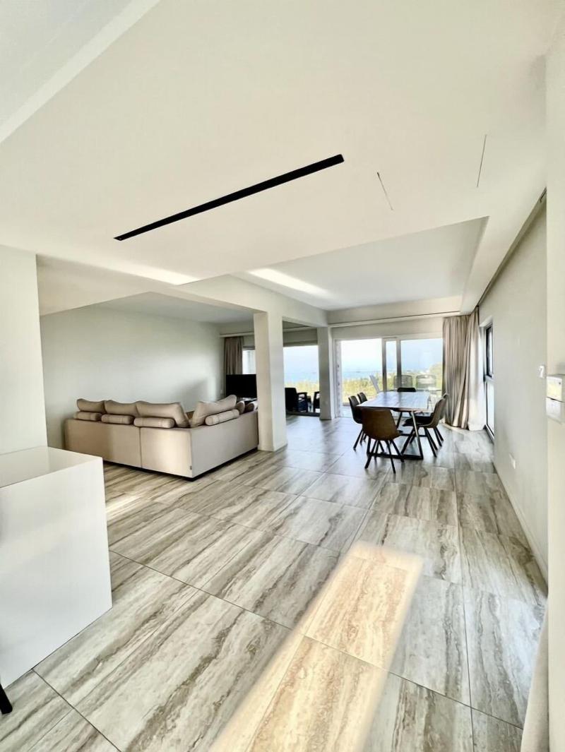 Emerald Bay Suites image