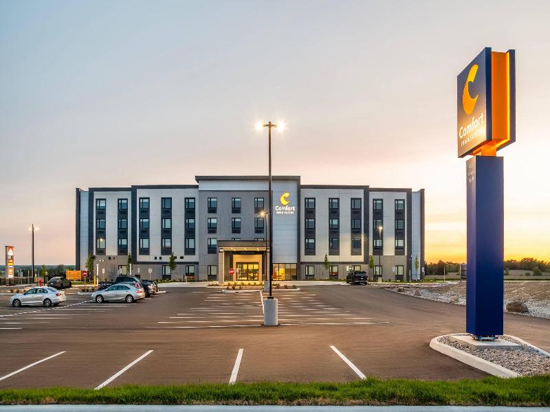 Comfort Inn & Suites Bradford ON image