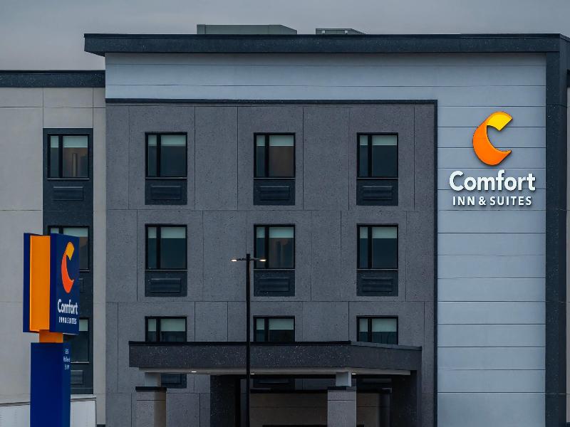 Comfort Inn & Suites Bradford ON image