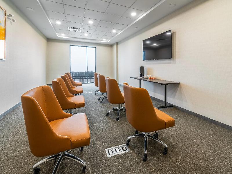 Comfort Inn & Suites Bradford ON image