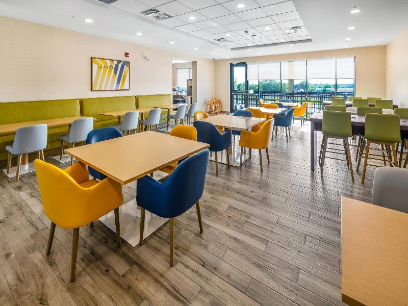 Comfort Inn & Suites Bradford ON image