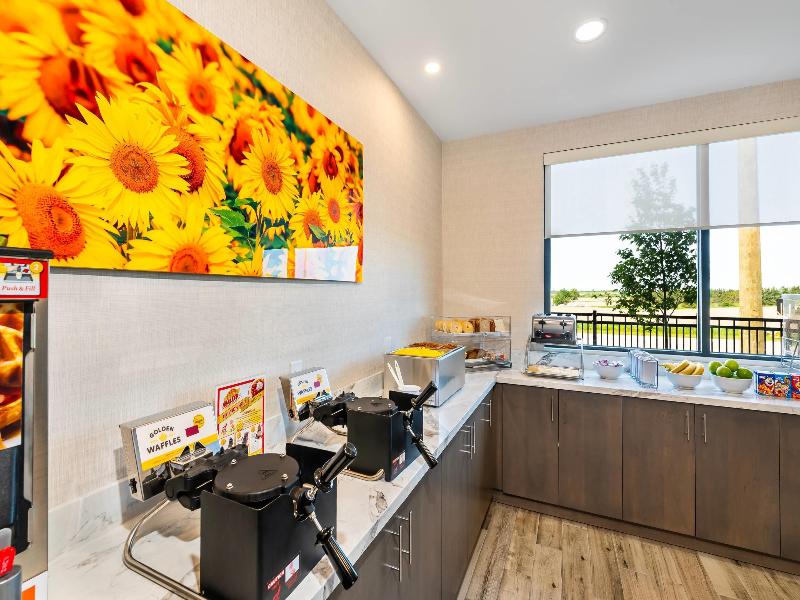 Comfort Inn & Suites Bradford ON image
