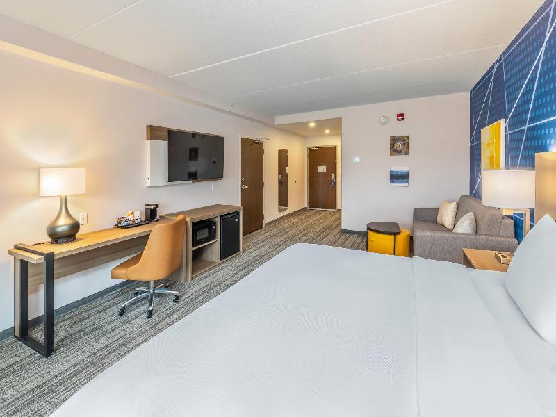 Comfort Inn & Suites Bradford ON image