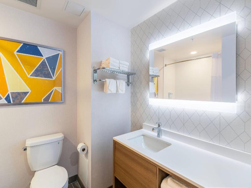 Comfort Inn & Suites Bradford ON image