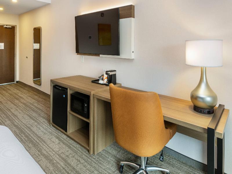 Comfort Inn & Suites Bradford ON image