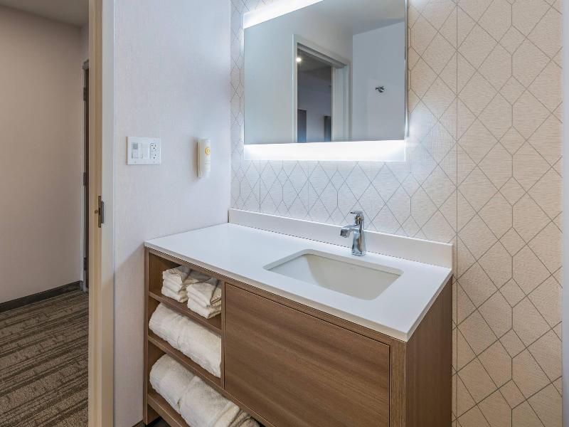 Comfort Inn & Suites Bradford ON image