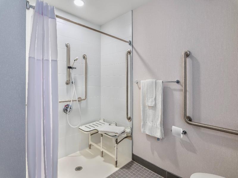 Comfort Inn & Suites Bradford ON image