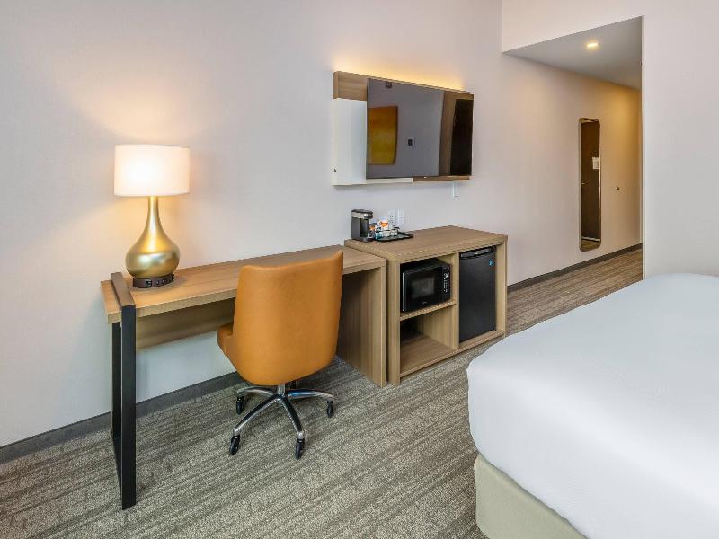 Comfort Inn & Suites Bradford ON image