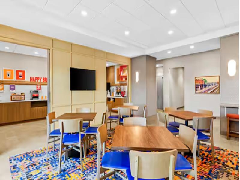 Hampton Inn Daleville image