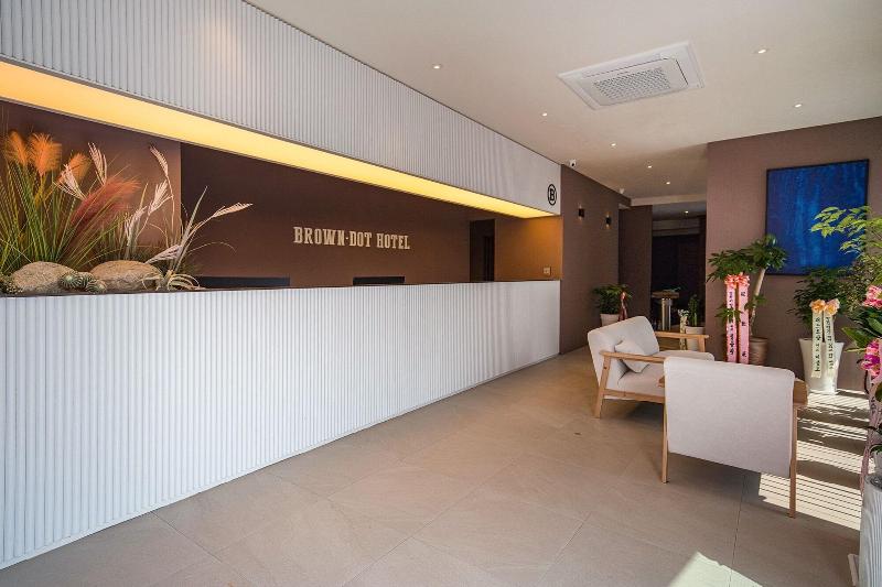 Brown Dot Hotel Eurwangri image