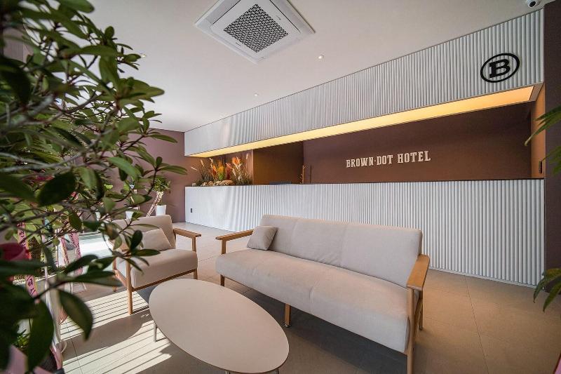 Brown Dot Hotel Eurwangri image
