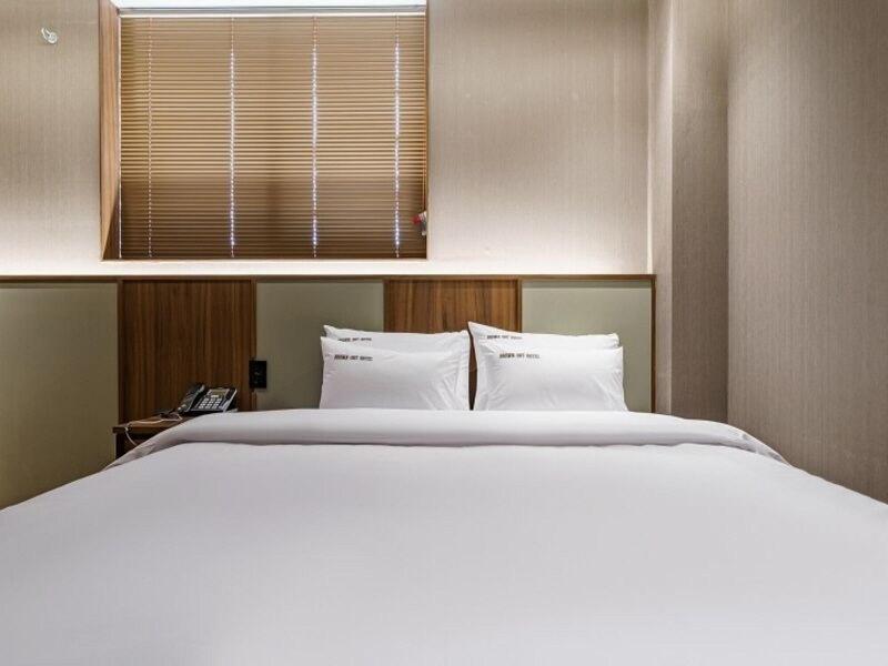 Brown Dot Hotel Eurwangri image