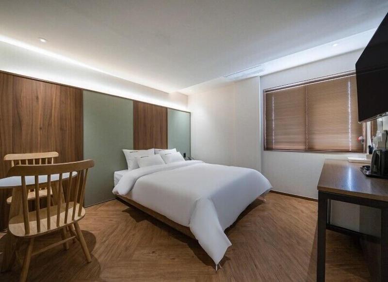 Brown Dot Hotel Eurwangri image