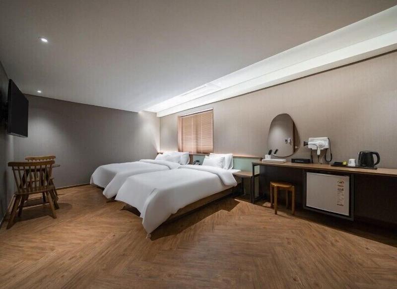 Brown Dot Hotel Eurwangri image