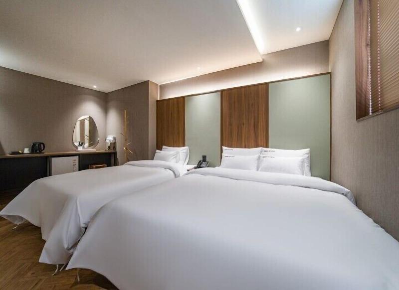 Brown Dot Hotel Eurwangri image