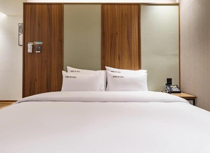 Brown Dot Hotel Eurwangri image