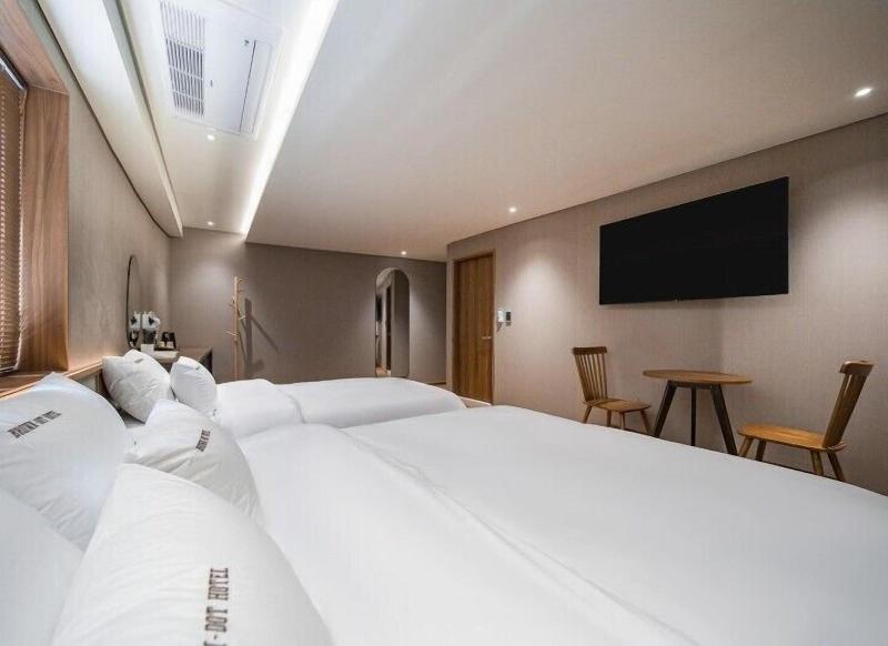 Brown Dot Hotel Eurwangri image