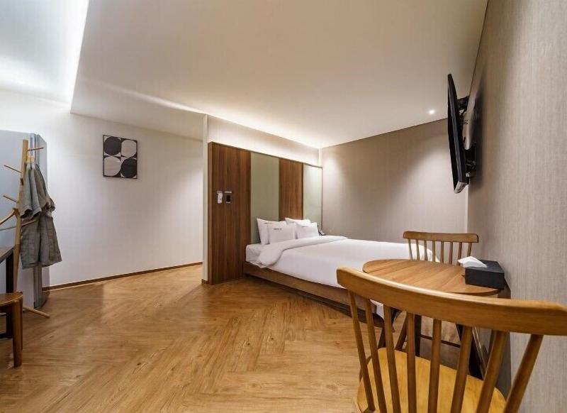 Brown Dot Hotel Eurwangri image