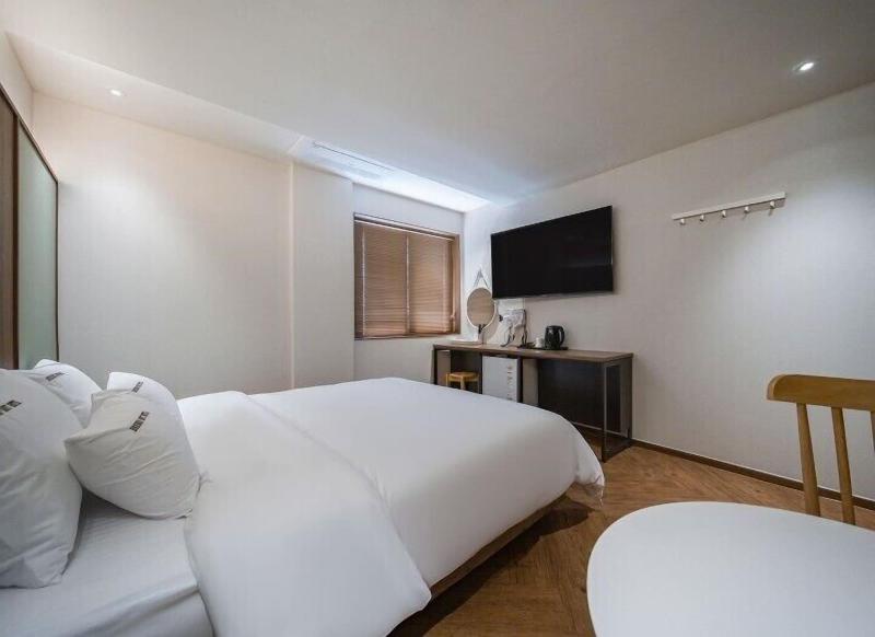 Brown Dot Hotel Eurwangri image