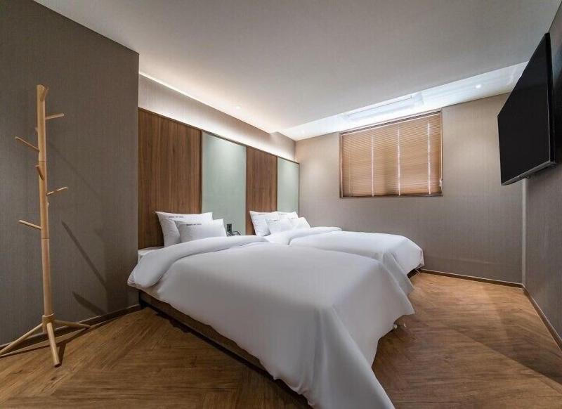 Brown Dot Hotel Eurwangri image