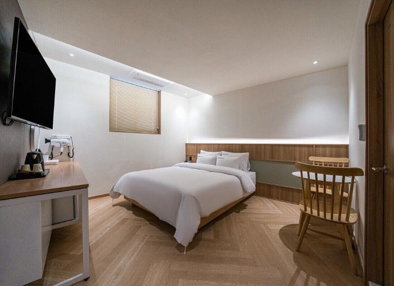 Brown Dot Hotel Eurwangri image