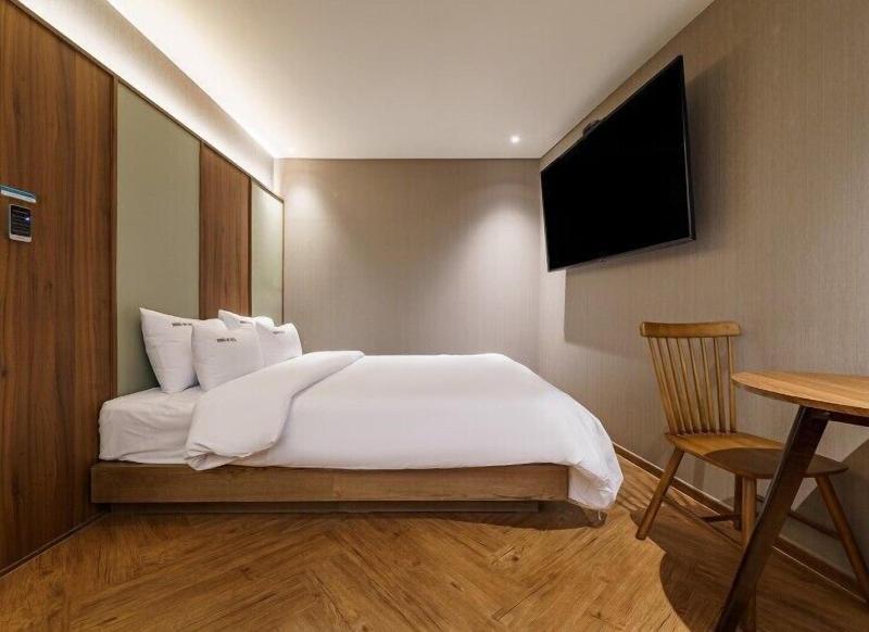 Brown Dot Hotel Eurwangri image