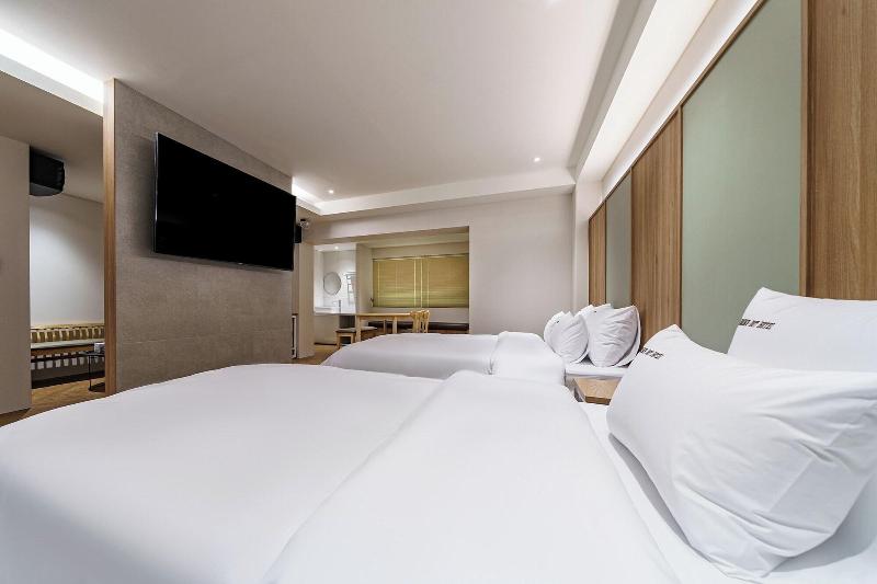 Brown Dot Hotel Eurwangri image