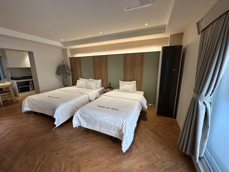 Brown Dot Hotel Eurwangri image