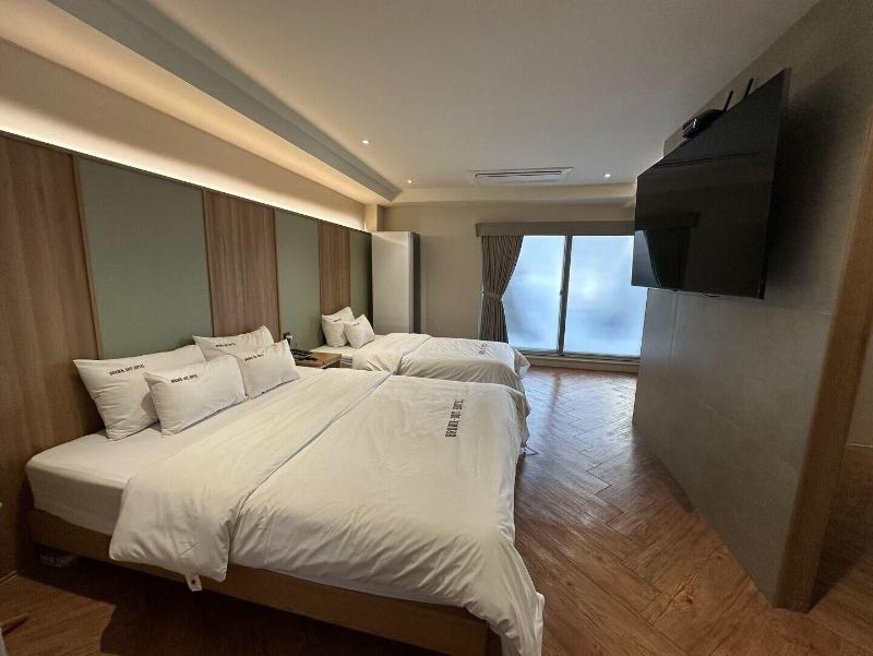 Brown Dot Hotel Eurwangri image