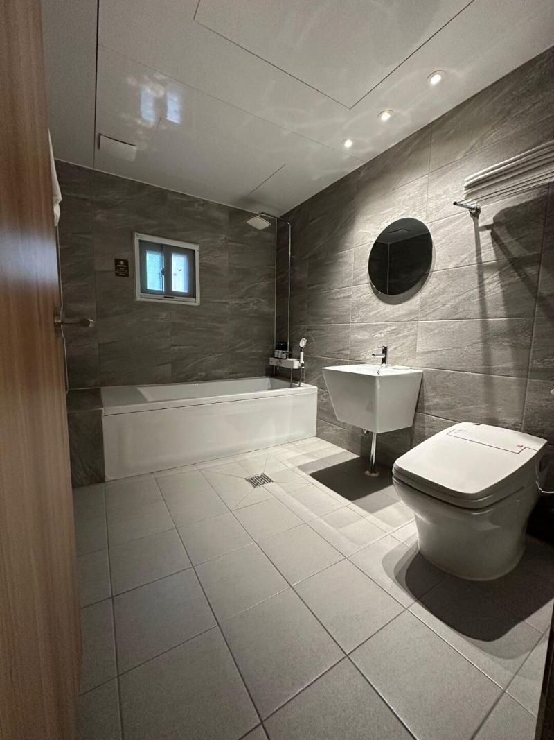 Brown Dot Hotel Eurwangri image