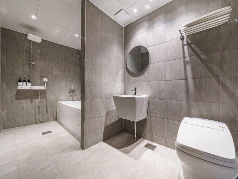 Brown Dot Hotel Eurwangri image