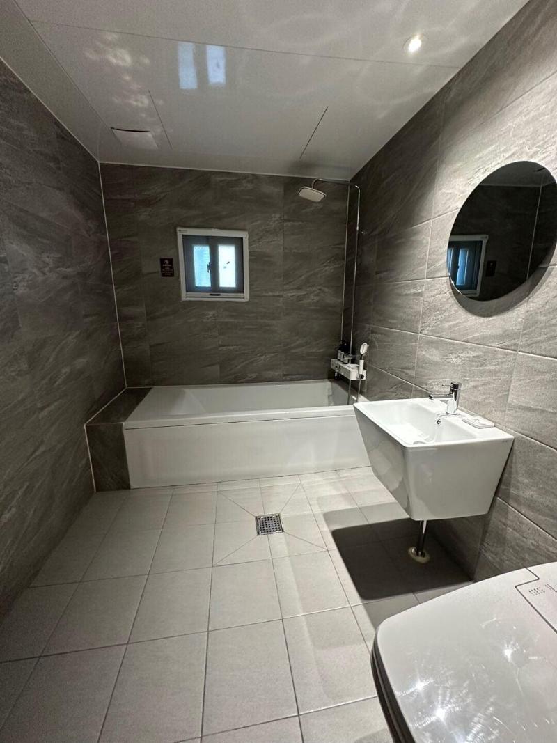 Brown Dot Hotel Eurwangri image