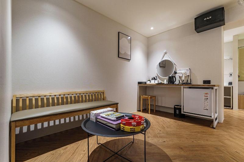 Brown Dot Hotel Eurwangri image
