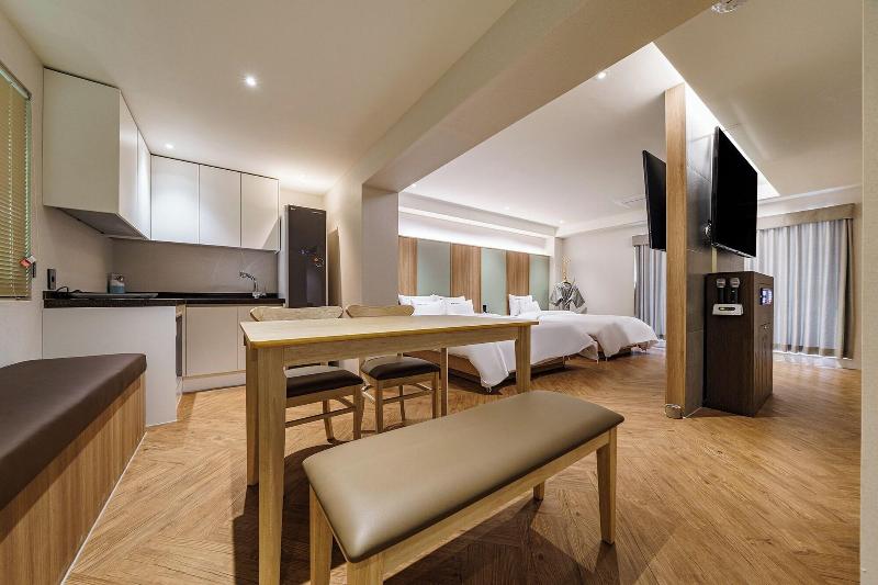 Brown Dot Hotel Eurwangri image