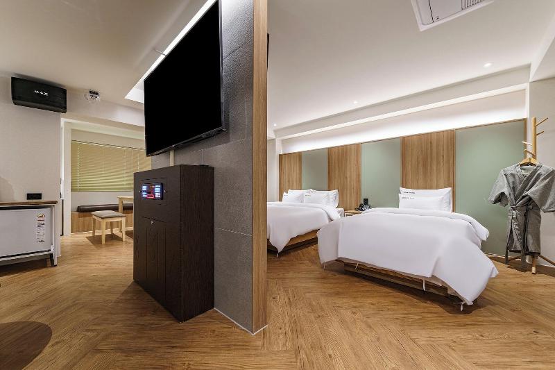 Brown Dot Hotel Eurwangri image