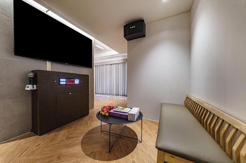 Brown Dot Hotel Eurwangri image