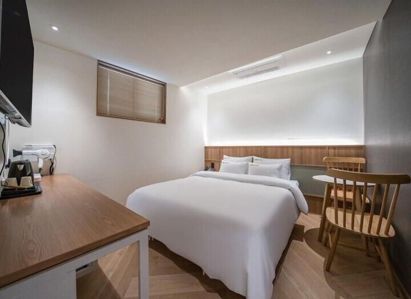 Brown Dot Hotel Eurwangri image