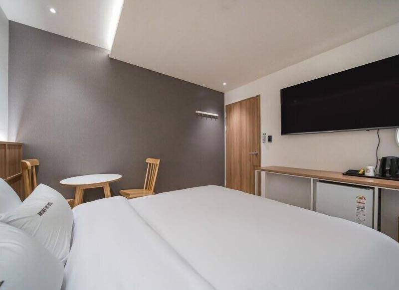 Brown Dot Hotel Eurwangri image