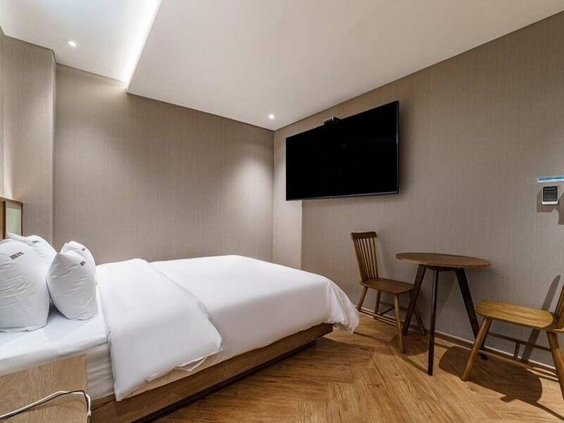 Brown Dot Hotel Eurwangri image