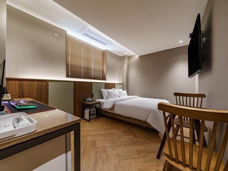 Brown Dot Hotel Eurwangri image