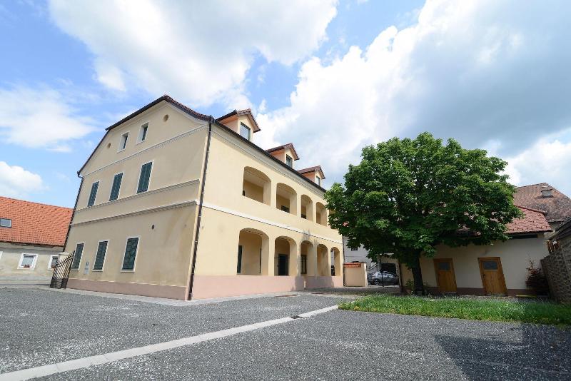 Vila Castanea image