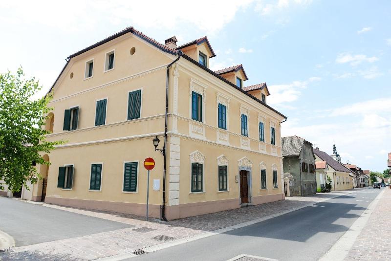 Vila Castanea image