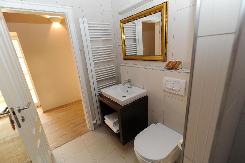 Vila Castanea image