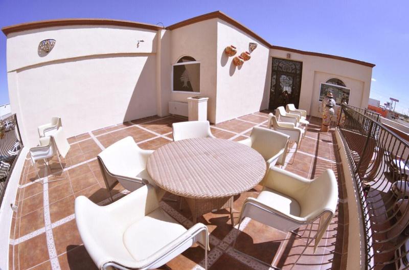 Hotel Los Cedros Inn Delicias image