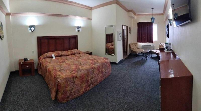 Hotel Los Cedros Inn Delicias image