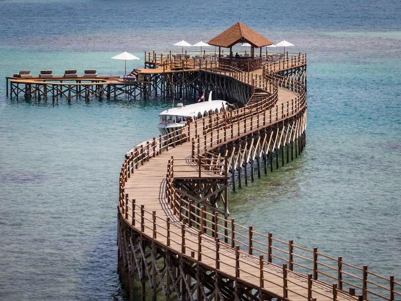 Ayana Komodo Waecicu Beach