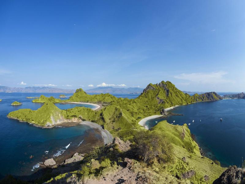 Ayana Komodo Waecicu Beach