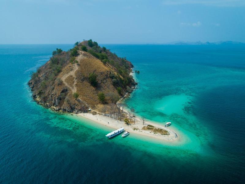 Ayana Komodo Waecicu Beach