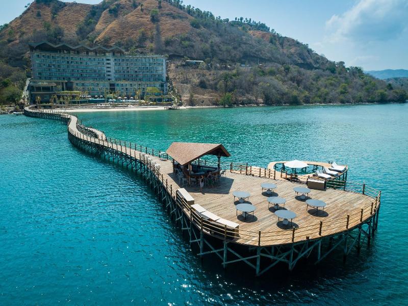Ayana Komodo Waecicu Beach